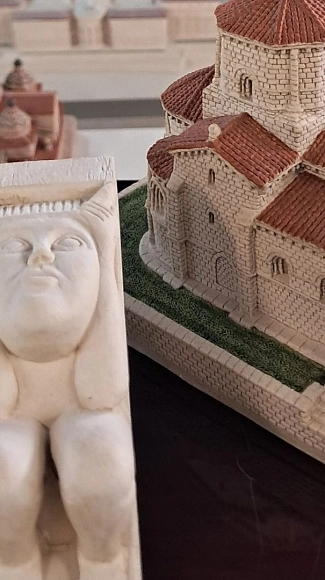 Curiosidades Históricas 15 - canecillos San Martín de Frómista