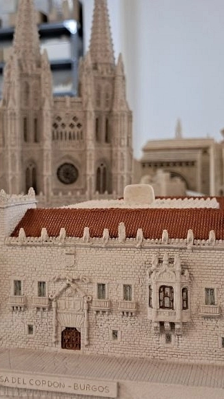 Curiosidades Históricas 21 - Casa del Cordón - Burgos
