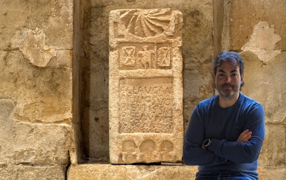 Los secretos del monasterio 1 - Lápida de Sempronio Paterno