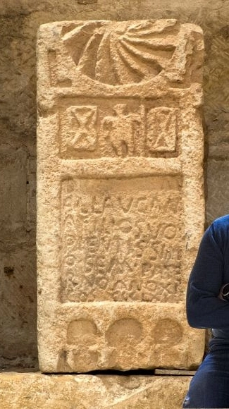 Los secretos del monasterio 1 - Lápida de Sempronio Paterno